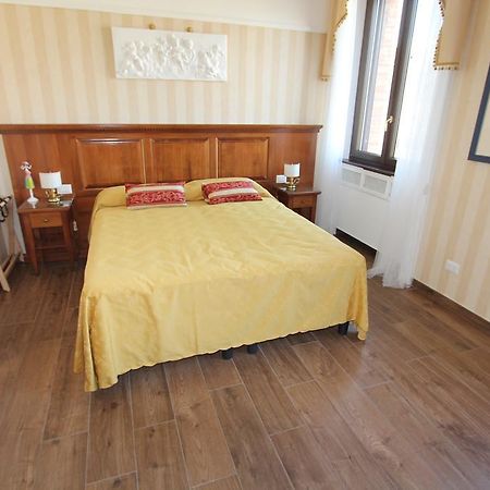 Area Sacra Relais Bed & Breakfast Roma Cameră foto